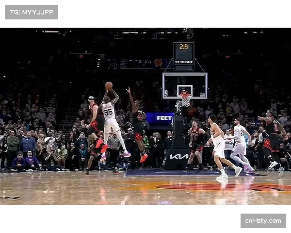 凯文·杜兰特在双人包夹下命中高难度后仰跳投,完成准绝杀 凯文·杜兰特在双人包夹下命中高难度后仰跳投,完成准绝杀