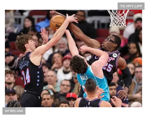 附加赛首战：东部第10黄蜂逆转击败第9公牛，保留晋级希望。