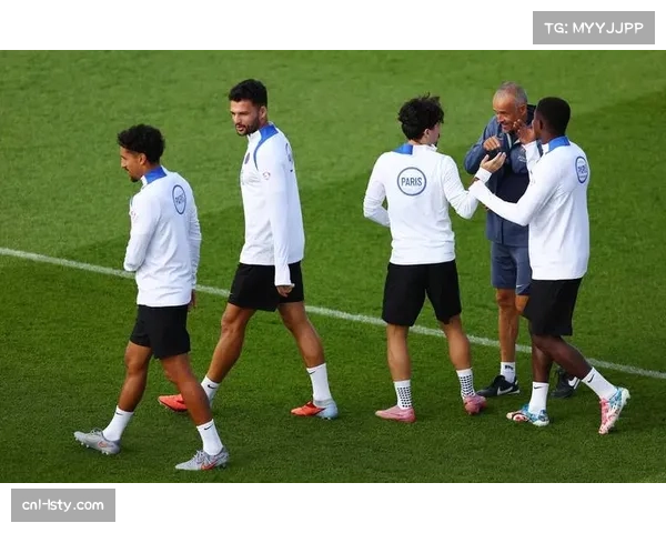 巴黎圣日耳曼举办“反对种族歧视”主题活动,球员携子女出席 巴黎圣日耳曼举办“反对种族歧视”主题活动,球员携子女出席